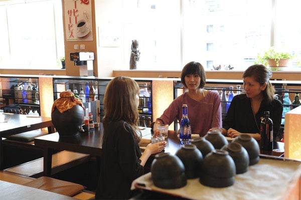 九州・沖縄旬彩うまかもん家（郷土料理・焼酎の品揃えもＧＯＯＤ）